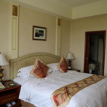 Huiquan Dynasty Hotel Qingdao Room photo